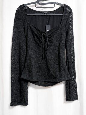 New with tags Lulus black lace long sleeve top in size L